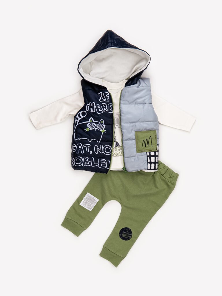 Ensemble 3 Pièces Garçon – Gilet Matelassé, T-shirt & Pantalon Style Chat