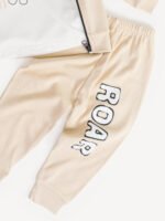 Ensemble 3 Pièces Vêtement Bébé Garçon - Veste "ROAR", T-shirt & Pantalon (Beige) – Image 4