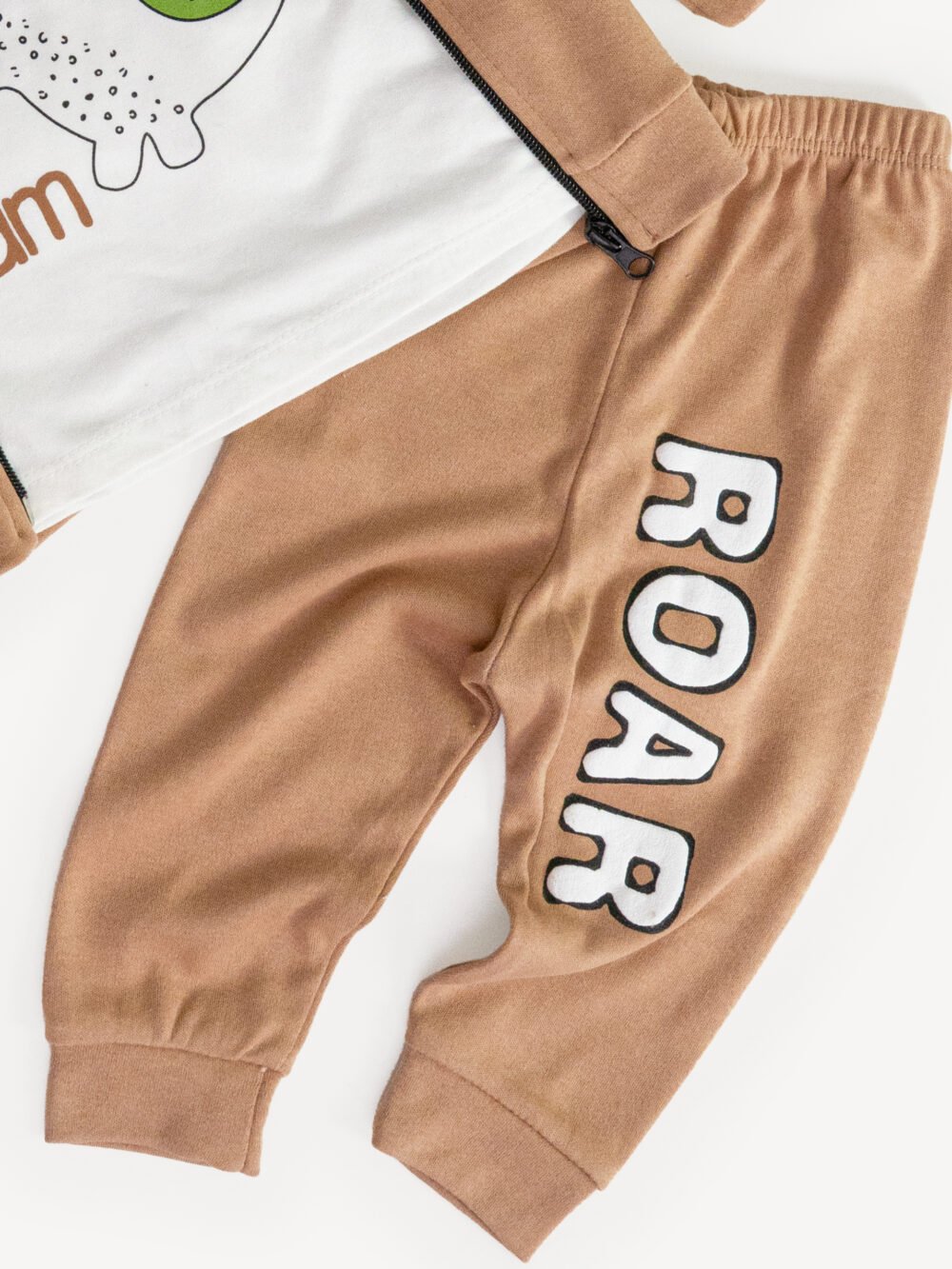 Ensemble 3 Pièces Vêtement Bébé Garçon – Veste « ROAR », T-shirt & Pantalon Ensemble 3 Pièces Vêtement Bébé Garçon – Veste « ROAR », T-shirt & Pantalon